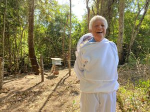 91 year old brazilian beekeeper